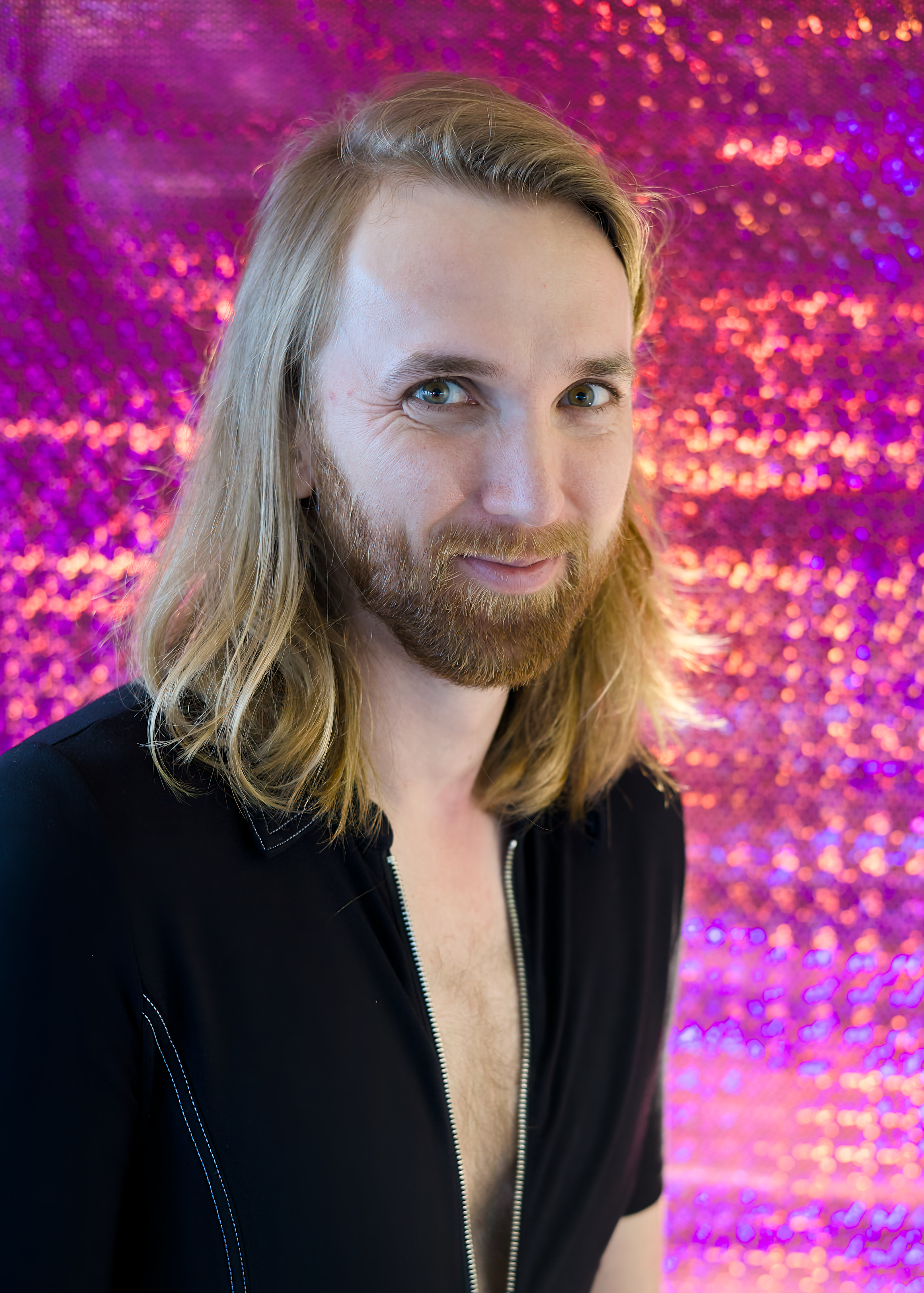 Nick - The Blonde, Blonde Brunette DJ